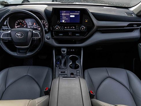 Used 2023 Toyota Highlander AWD image 20