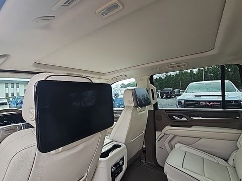 Used 2022 GMC Yukon XL Denali w/ Denali Ultimate Package image 16