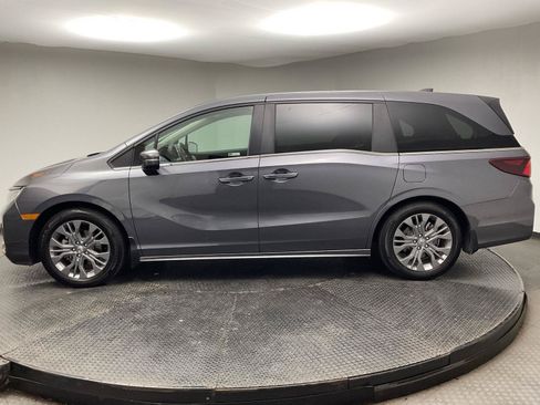 Used 2025 Honda Odyssey Touring image 4
