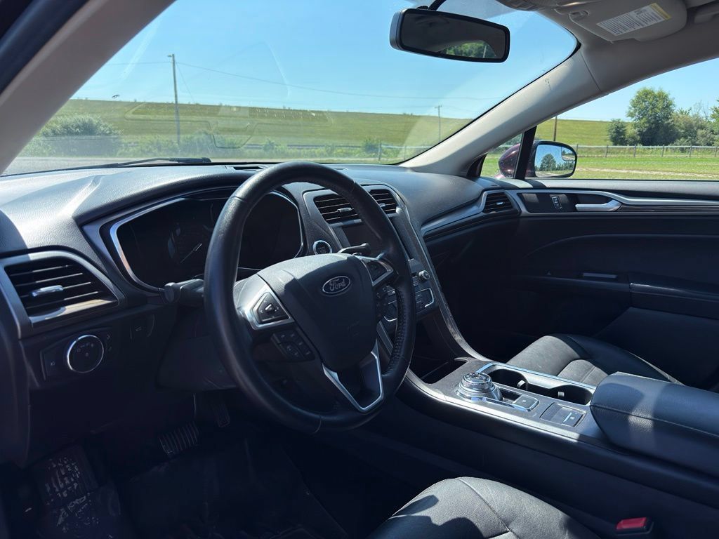 Used 2017 Ford Fusion SE w/ Fusion SE Technology Package FWD image 27