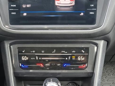 Certified 2023 Volkswagen Tiguan SE FWD image 18