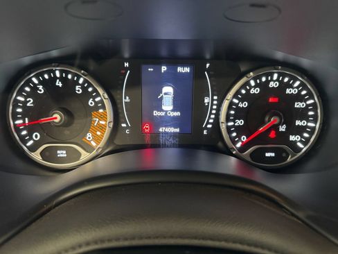 Used 2023 Jeep Renegade Latitude AWD/4WD image 19