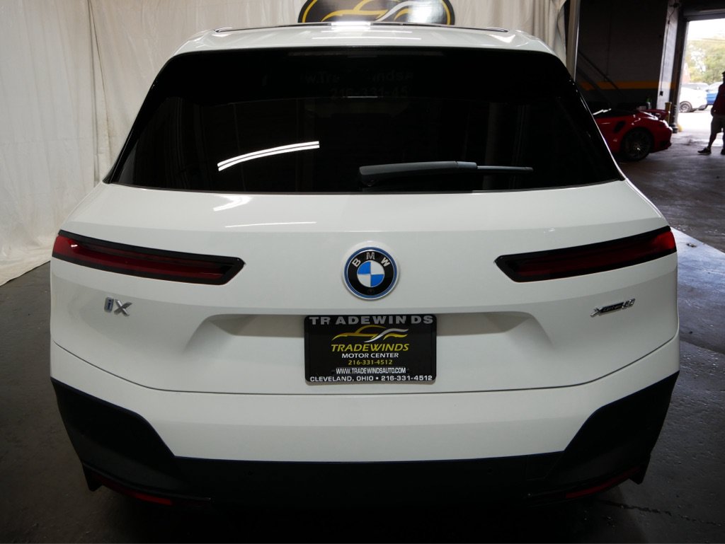 Used 2024 BMW iX xDrive50 AWD/4WD image 9