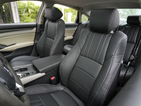 Used 2018 Honda Accord EX image 21