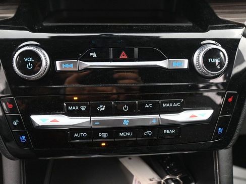 Used 2023 Ford Explorer Limited AWD/4WD image 18