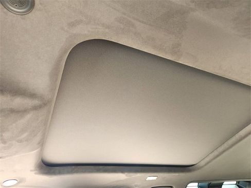 New 2025 Land Rover Defender 110 V8 image 18