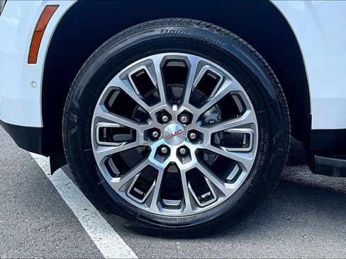 Used 2025 GMC Yukon XL Denali AWD/4WD image 8