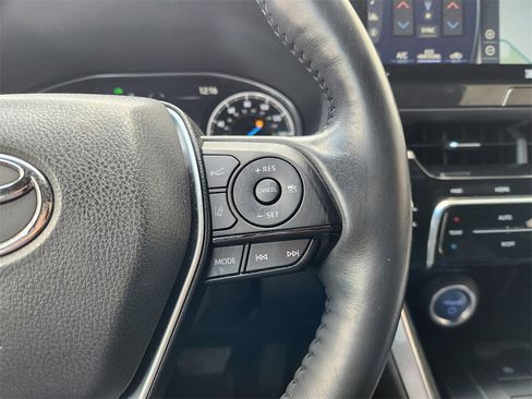 Used 2022 Toyota Venza Limited image 28