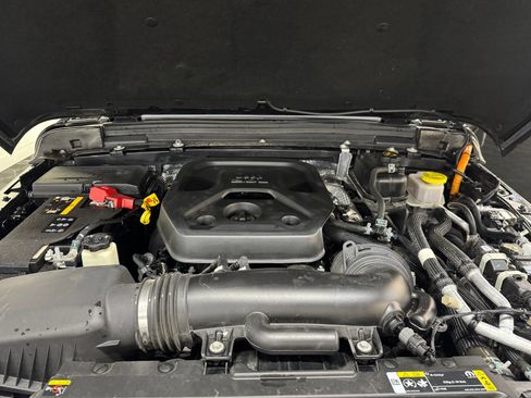Used 2024 Jeep Wrangler Unlimited Sahara AWD/4WD image 9