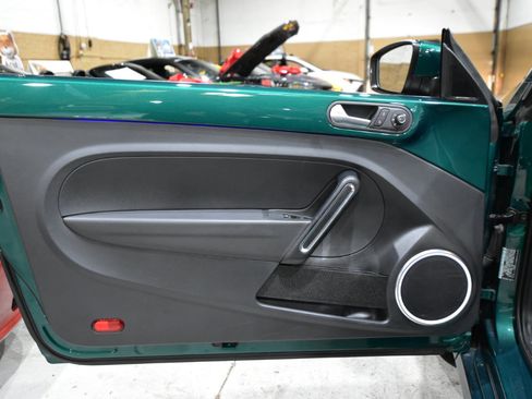 Used 2018 Volkswagen Beetle 2.0T image 18