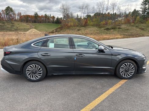 New 2025 Hyundai Sonata Limited image 6