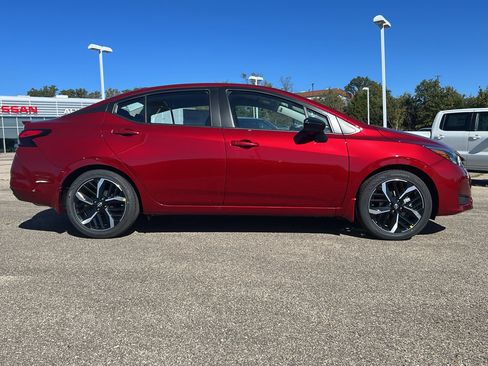 New 2025 Nissan Versa SR w/ Trunk Package image 5