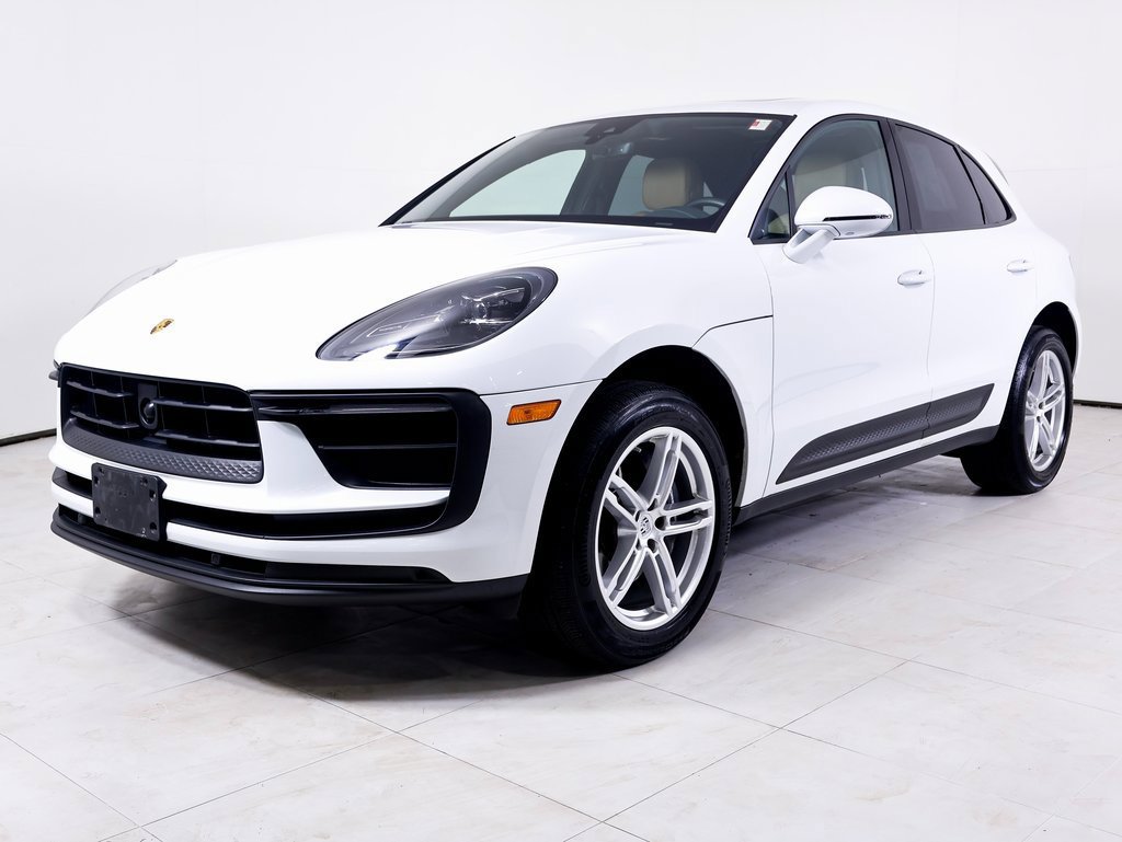 Used 2025 Porsche Macan AWD/4WD image 1