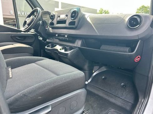 Used 2023 Mercedes-Benz Sprinter 2500 image 10