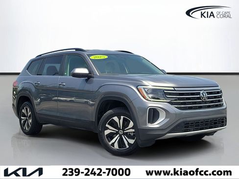 Used 2025 Volkswagen Atlas SE FWD image 1