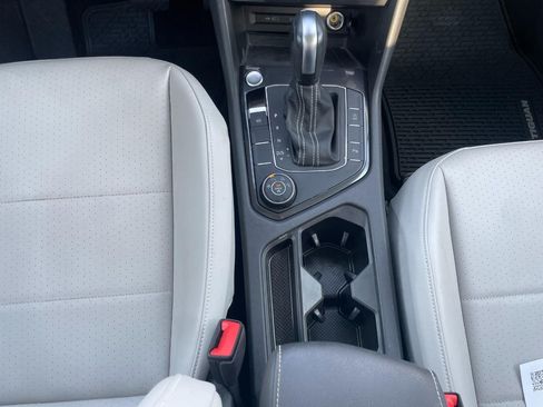Used 2021 Volkswagen Tiguan SEL AWD/4WD image 45