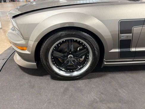 Used 2005 Ford Mustang GT RWD image 30