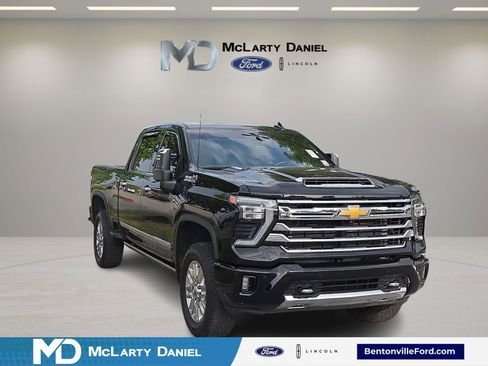 Used 2024 Chevrolet Silverado 2500 High Country w/ High Country Premium Package AWD/4WD image 1
