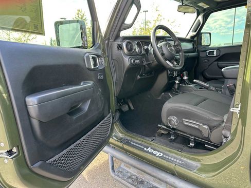 Used 2022 Jeep Gladiator Sport image 21
