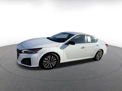 Used 2025 Nissan Altima 2.5 SV image 8