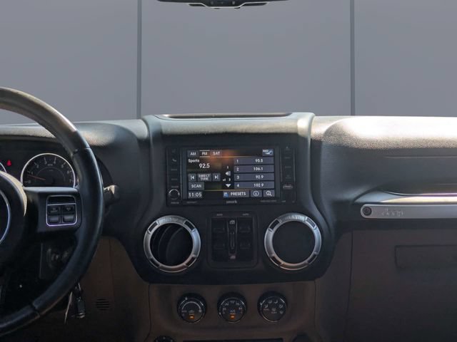 Used 2016 Jeep Wrangler Unlimited Sahara w/ Dual Top Group AWD/4WD image 17