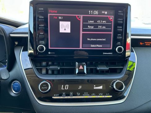 Used 2022 Toyota Corolla LE FWD image 28