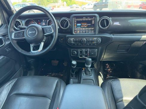Used 2019 Jeep Wrangler Unlimited Sahara AWD/4WD image 11