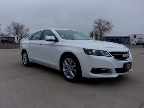 Used 2016 Chevrolet Impala LT w/ Convenience Package FWD image 4