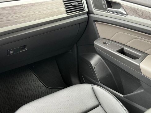 Used 2023 Volkswagen Atlas Cross Sport SE image 14