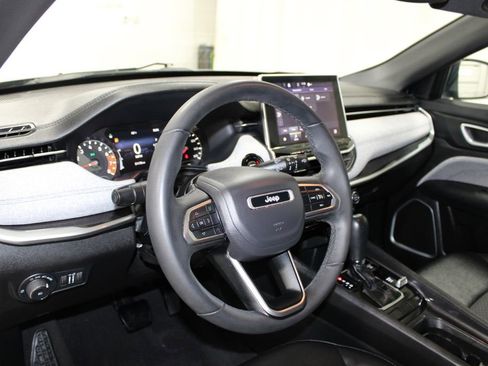 Used 2024 Jeep Compass Latitude image 16