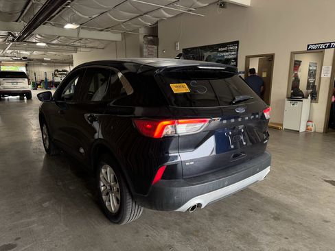 Used 2021 Ford Escape SE AWD/4WD image 3