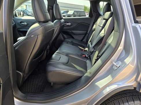 Used 2019 Jeep Cherokee Latitude Plus AWD/4WD image 30