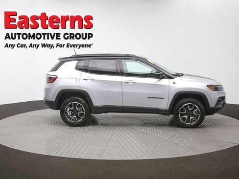 Used 2025 Jeep Compass Trailhawk w/ Trailer Tow Group AWD/4WD image 44