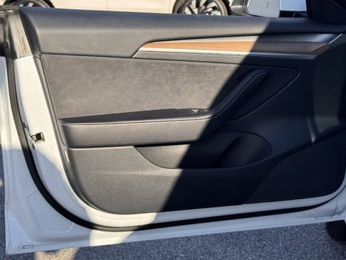 Used 2023 Tesla Model 3 Standard Range image 16