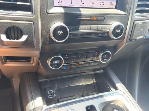 Used 2019 Ford Expedition XLT w/ Equipment Group 202A RWD image 26