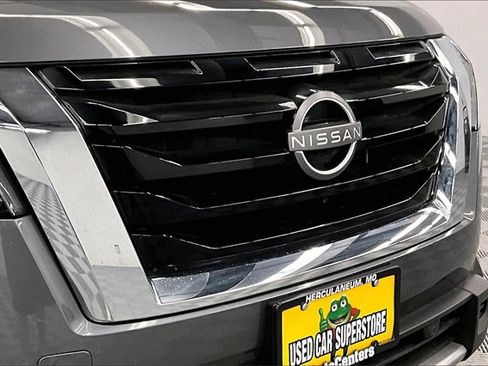 Used 2025 Nissan Pathfinder Platinum image 32