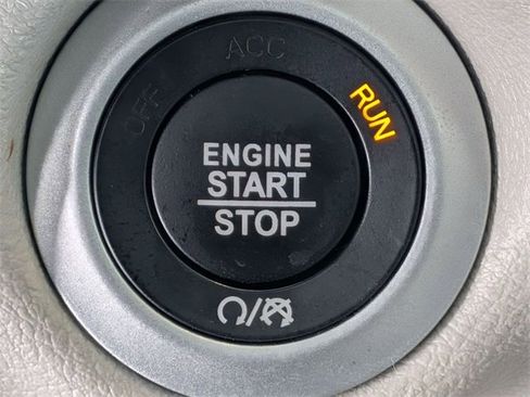 Certified 2024 Chrysler Pacifica Touring-L image 19