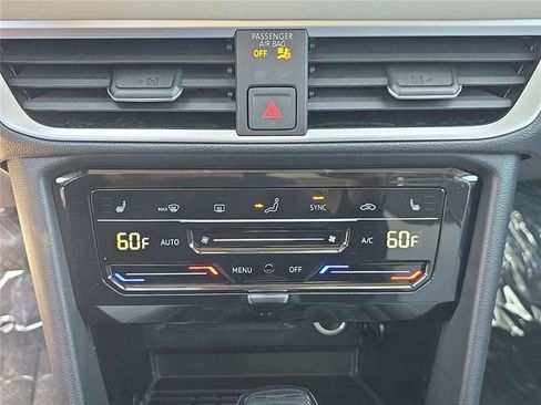 New 2026 Volkswagen Taos SE image 19