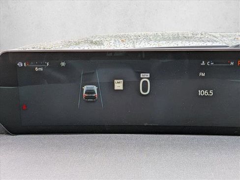 Used 2025 Ford Expedition Active image 12