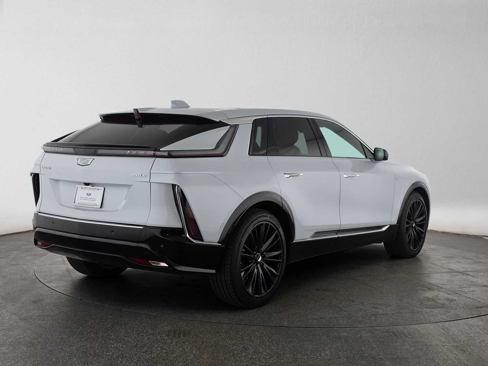 Used 2026 Cadillac Lyriq Luxury w/ LPO, Bronce Accent Package RWD image 3