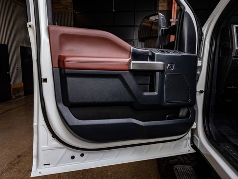 Used 2022 Ford F250 Platinum w/ FX4 Off-Road Package image 36