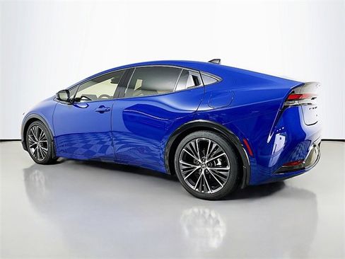 Used 2023 Toyota Prius XLE image 5