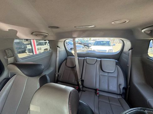Used 2017 Kia Sedona LX w/ LX Essentials Premium Package FWD image 12