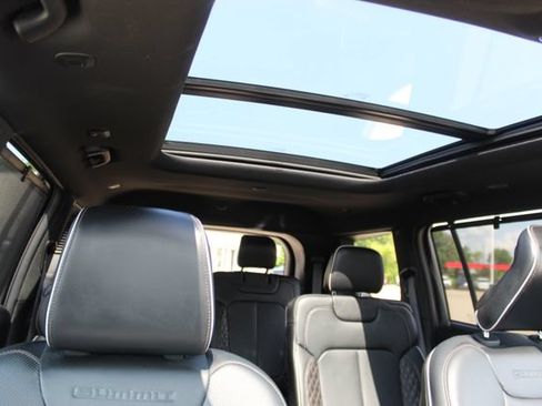 Used 2023 Jeep Grand Cherokee L Summit w/ Luxury Tech Group V AWD/4WD image 32