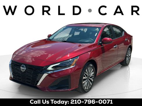 Used 2025 Nissan Altima 2.5 SV w/ SV Premium Package AWD/4WD image 7