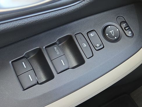 Certified 2023 Honda HR-V LX image 29