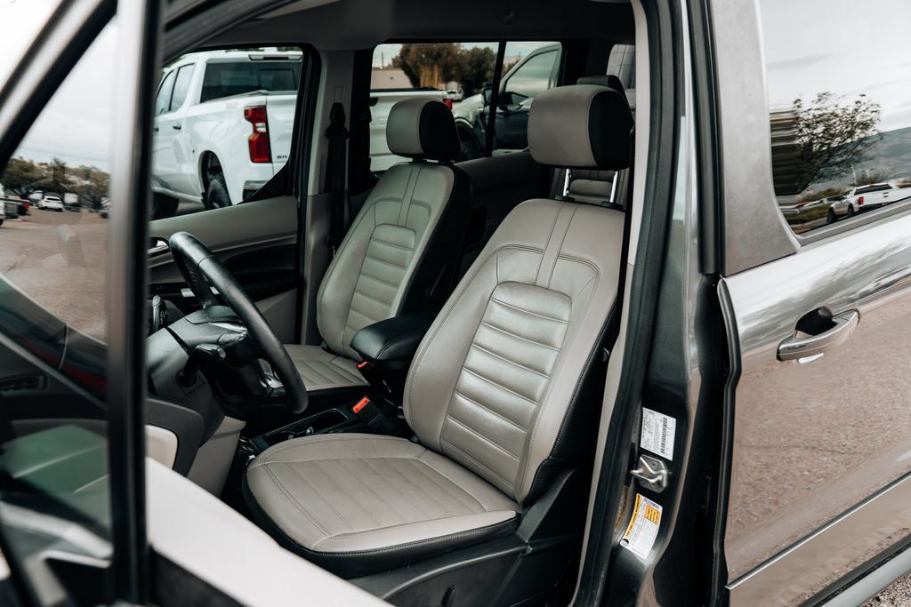 Used 2019 Ford Transit Connect Titanium w/ Titanium Premium Package FWD image 18