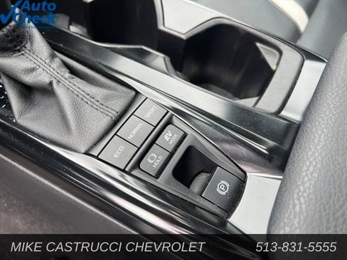 Used 2025 Toyota Camry SE FWD image 10