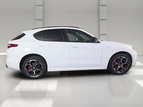Used 2023 Alfa Romeo Stelvio Veloce AWD/4WD image 35