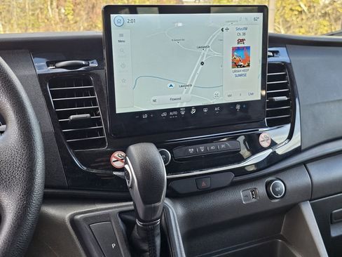 Used 2023 Ford Transit 350 XLT image 9